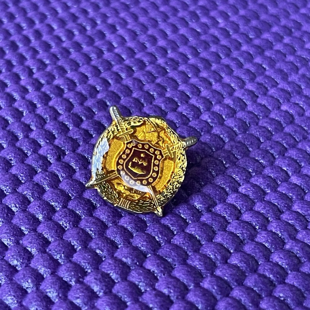 Rare Vintage Omega Psi Phi Fraternity Crest Pin Gold Tone Greek Collectible